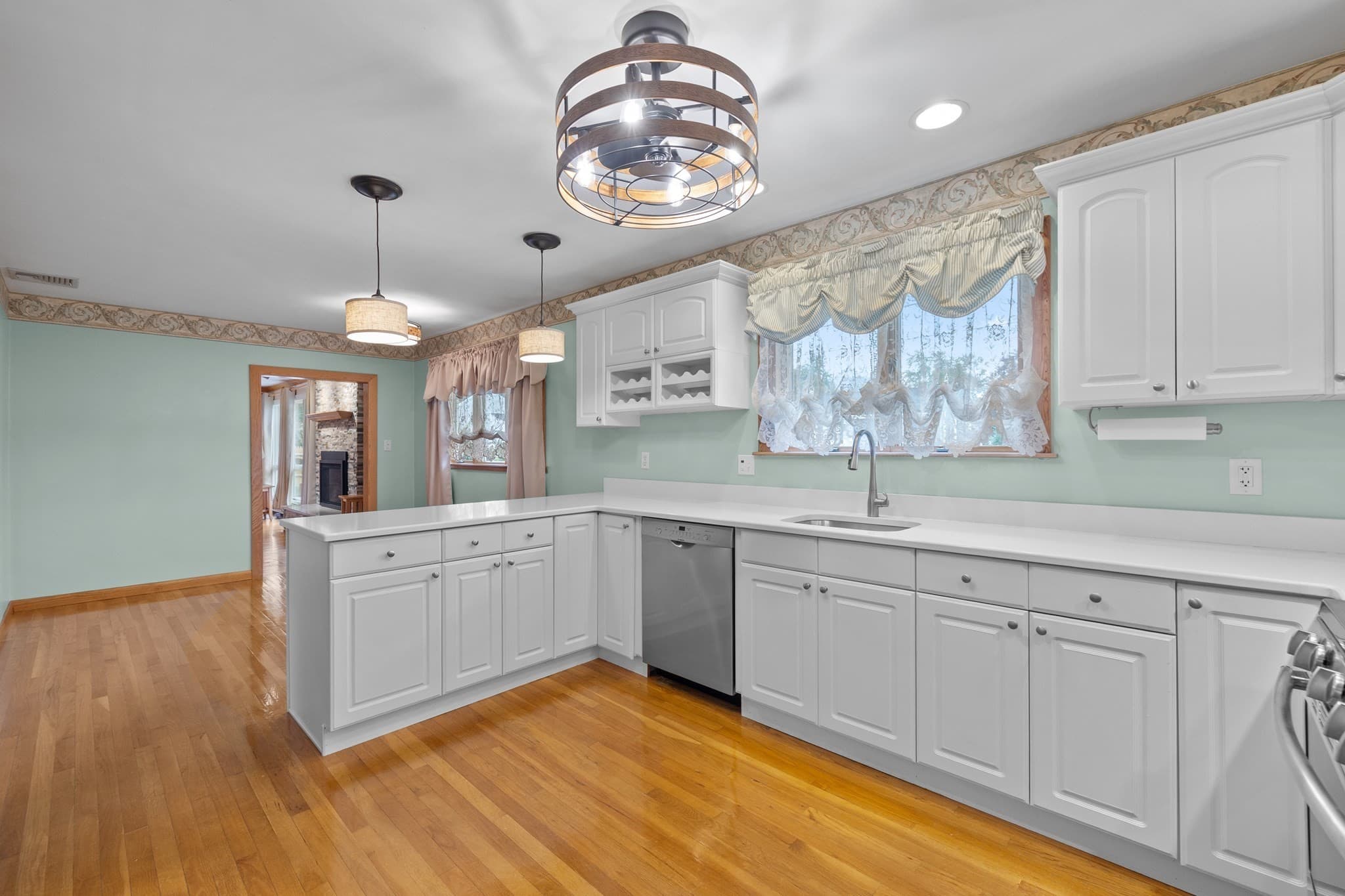 Single Family Residence at 39 Adams Ave, North Andover MA 01845, North Andover, photo 10 of 29