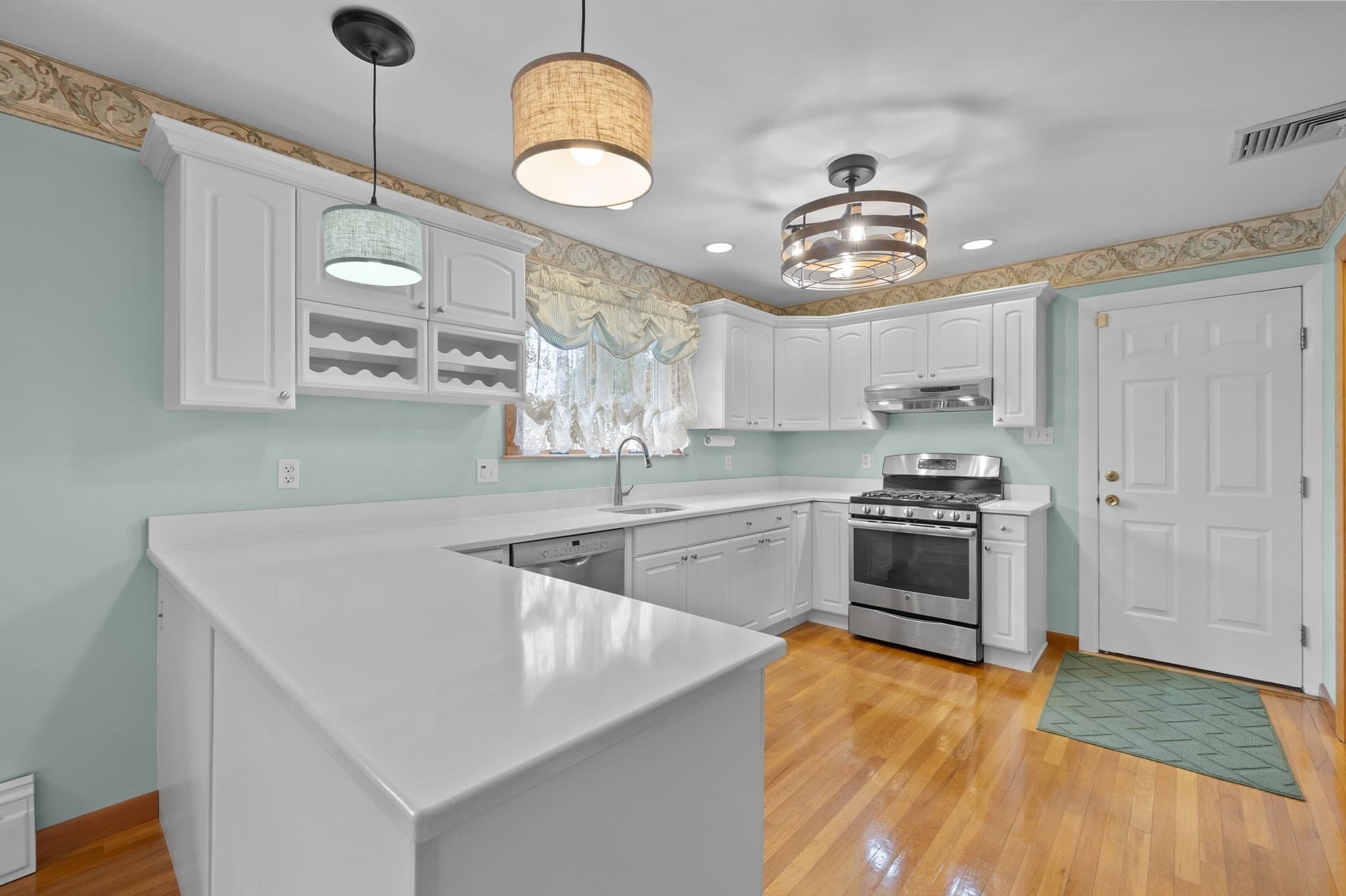 Single Family Residence at 39 Adams Ave, North Andover MA 01845, North Andover, photo 8 of 29