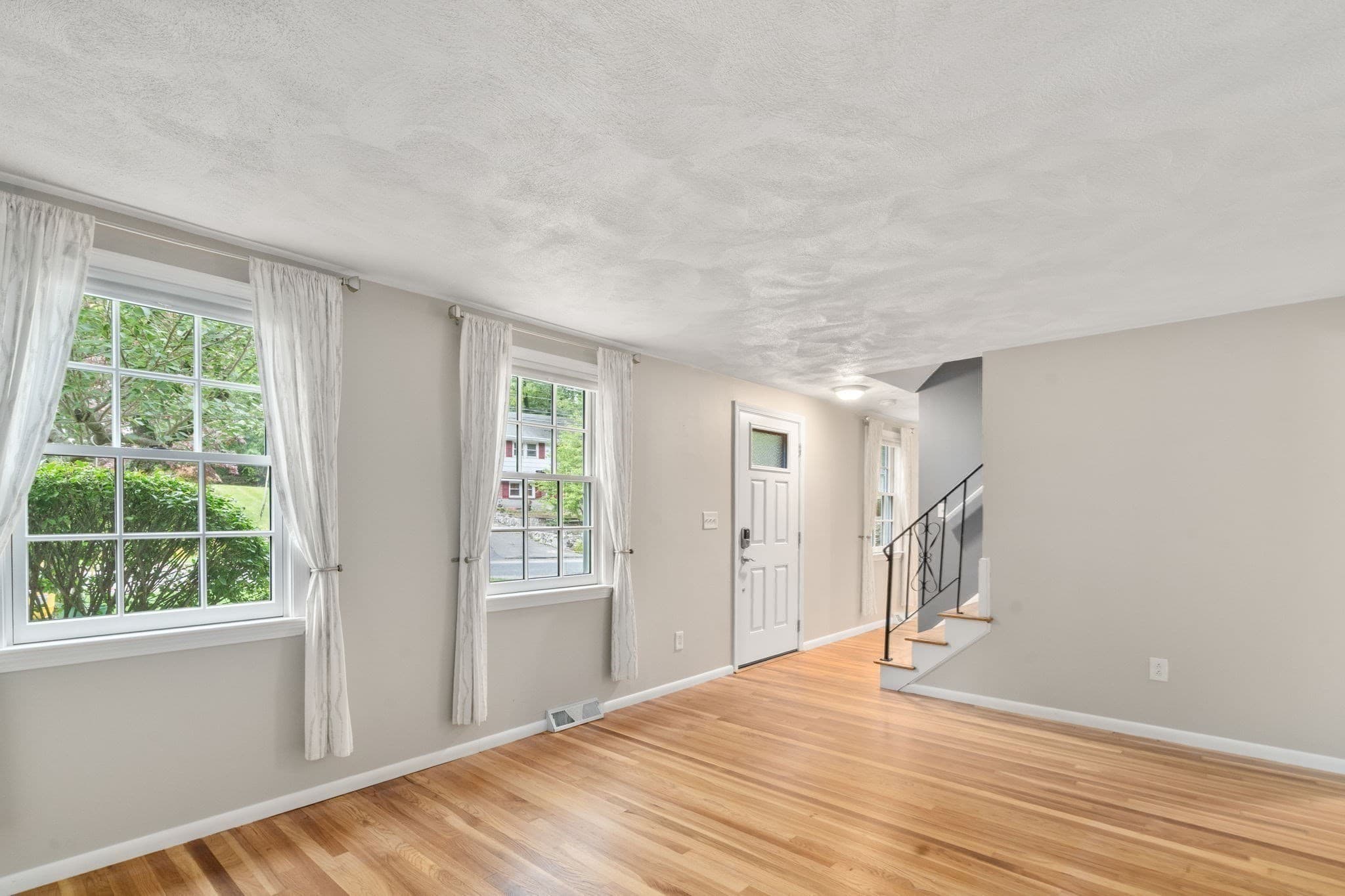 Single Family Residence at 165 Lockland Ave, Framingham MA 01701, Framingham, photo 8 of 34