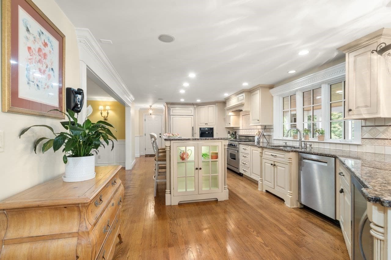 Single Family Residence at 674 South Street, Shrewsbury MA 01545, Shrewsbury, photo 6 of 42
