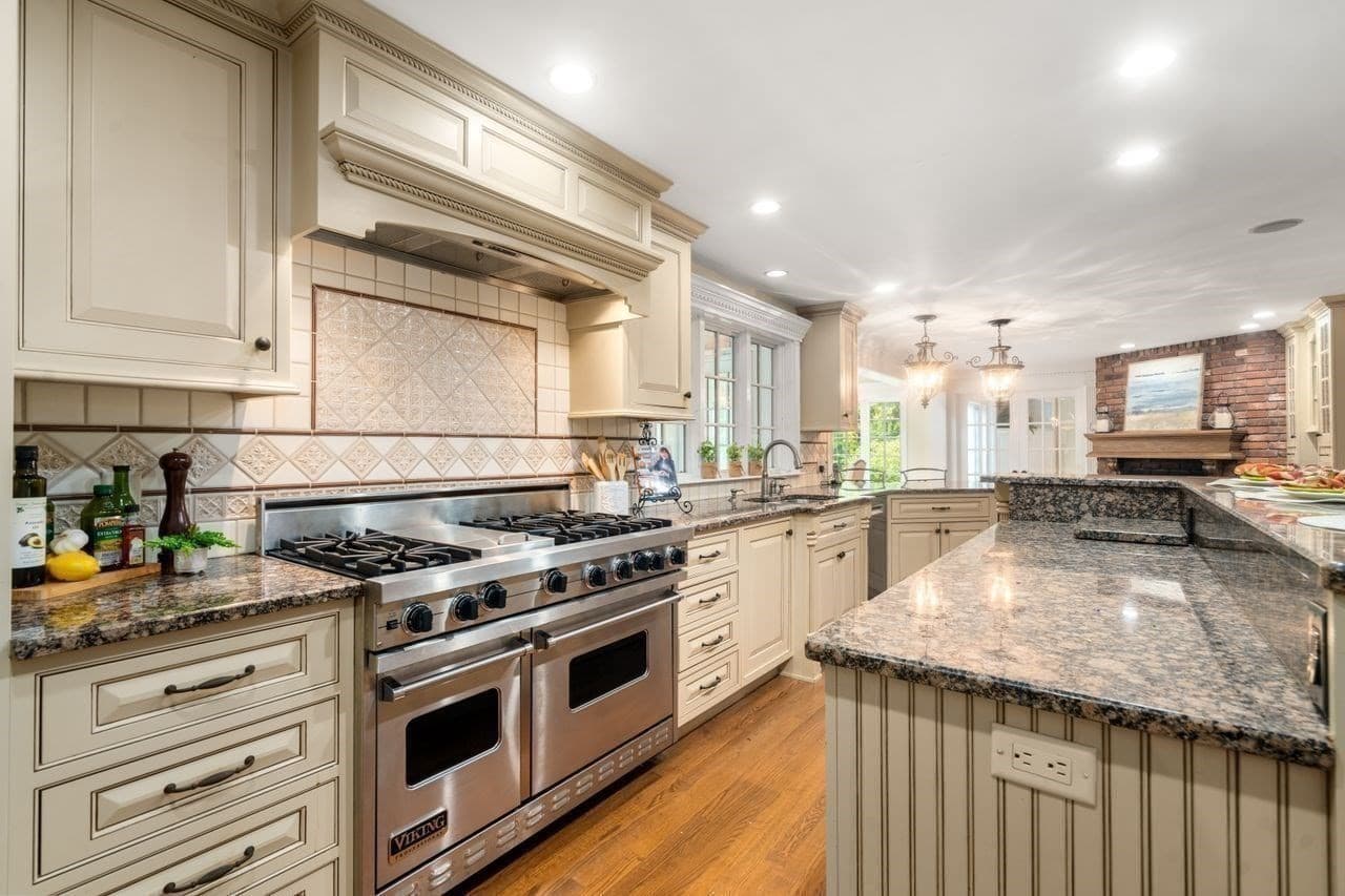 Single Family Residence at 674 South Street, Shrewsbury MA 01545, Shrewsbury, photo 5 of 42