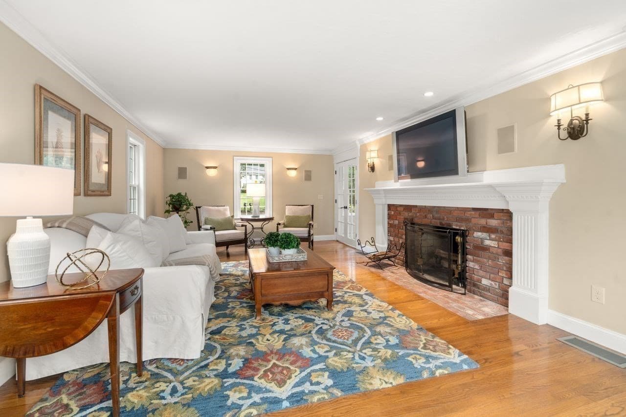 Single Family Residence at 674 South Street, Shrewsbury MA 01545, Shrewsbury, photo 11 of 42