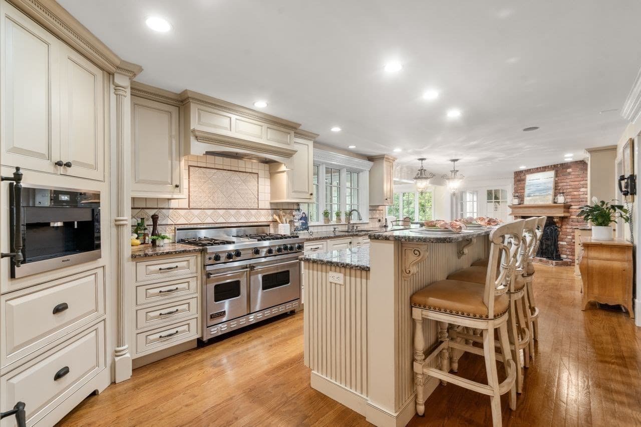 Single Family Residence at 674 South Street, Shrewsbury MA 01545, Shrewsbury, photo 4 of 42
