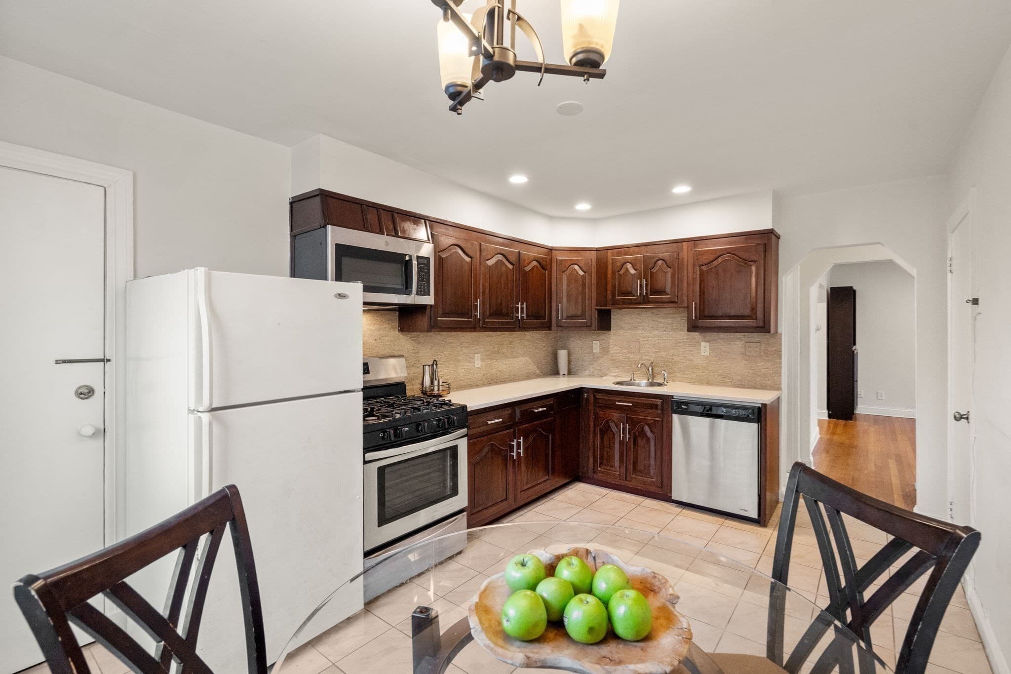 Condominium at 30 Ocean Street # 4, Lynn MA 01902, Lynn, photo 17 of 34