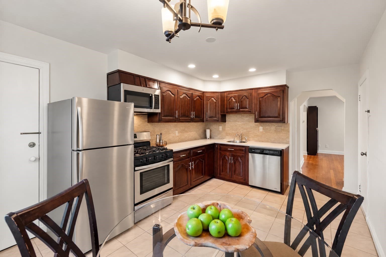 Condominium at 30 Ocean Street # 4, Lynn MA 01902, Lynn, photo 3 of 34