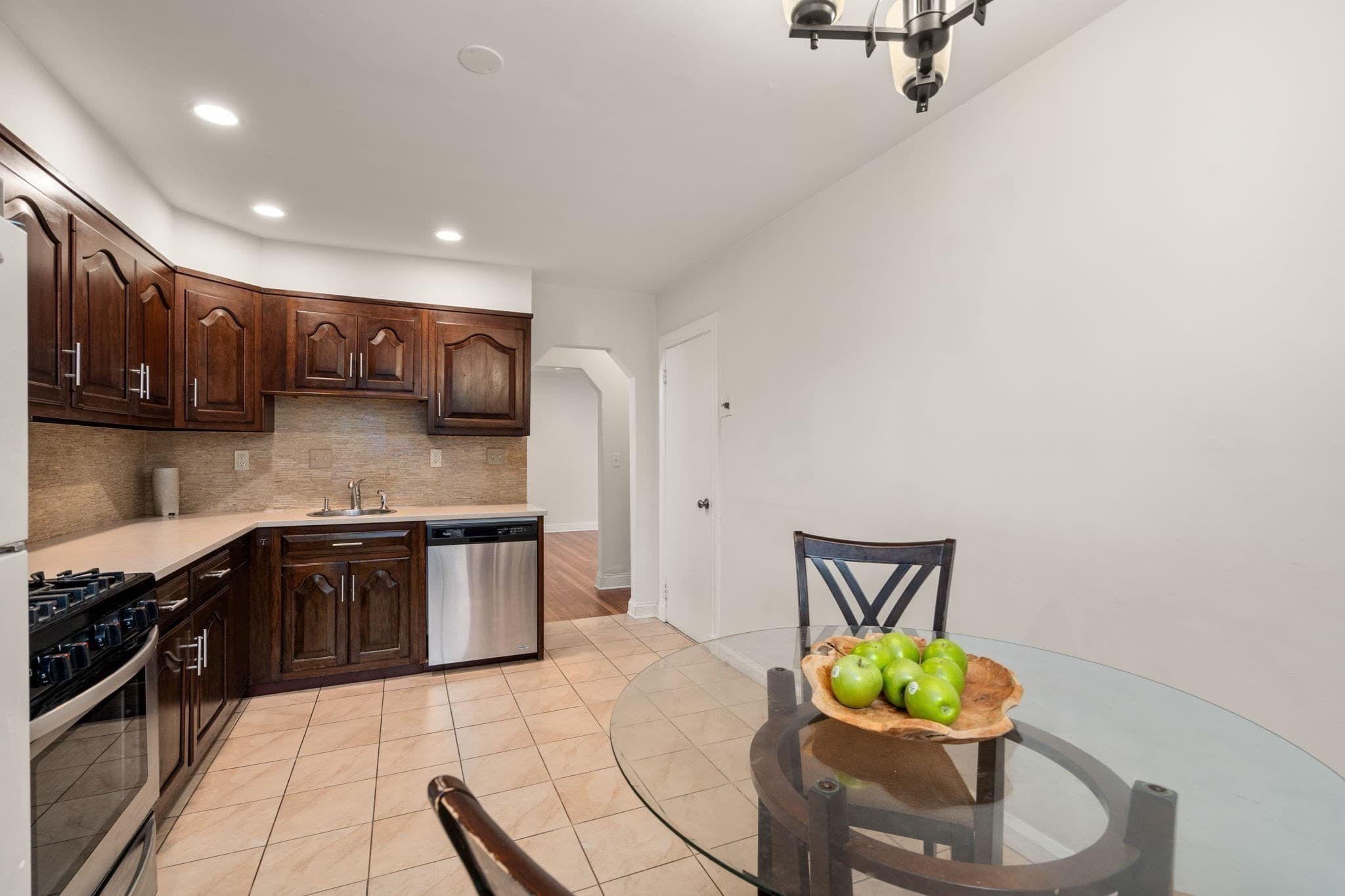 Condominium at 30 Ocean Street # 4, Lynn MA 01902, Lynn, photo 15 of 34