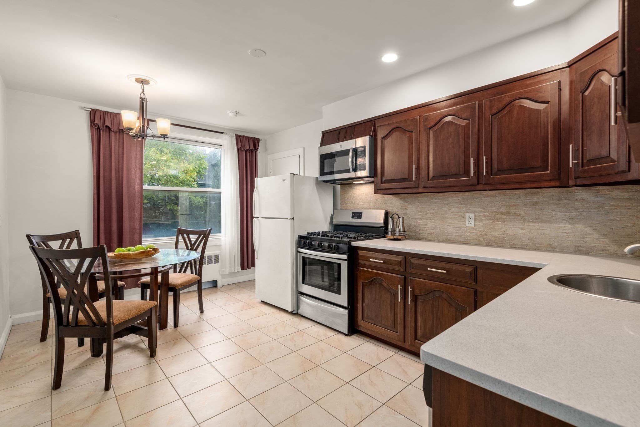 Condominium at 30 Ocean Street # 4, Lynn MA 01902, Lynn, photo 4 of 34