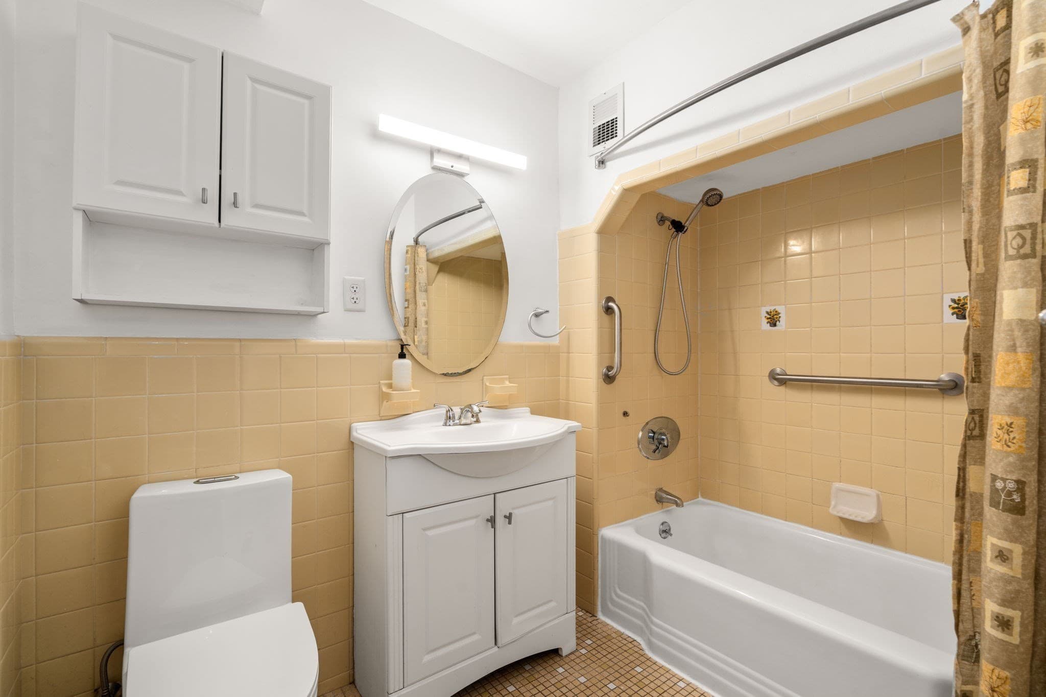 Condominium at 30 Ocean Street # 4, Lynn MA 01902, Lynn, photo 21 of 34
