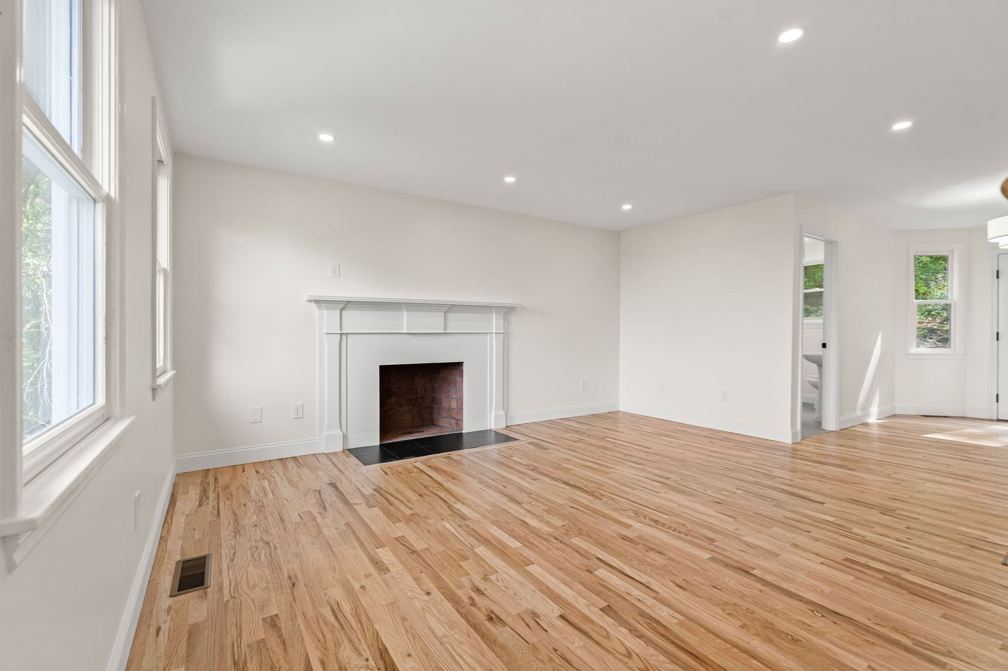 Single Family Residence at 17 Ferry Rd, Methuen MA 01844, Methuen, photo 7 of 42