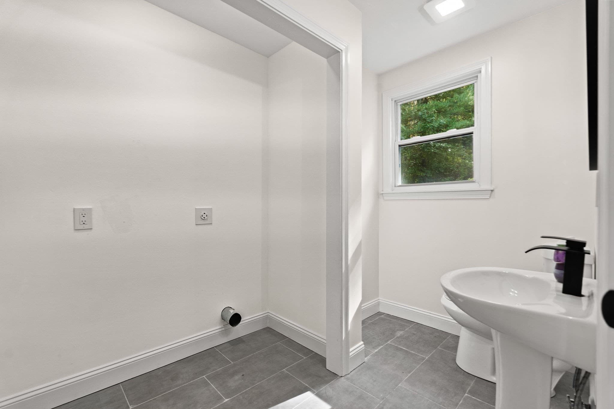 Single Family Residence at 17 Ferry Rd, Methuen MA 01844, Methuen, photo 15 of 42