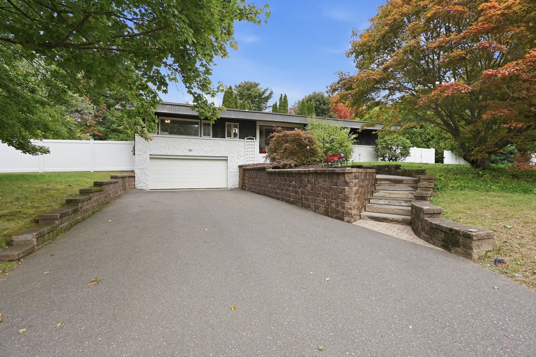 10 Circle Dr, Wilbraham MA 01095