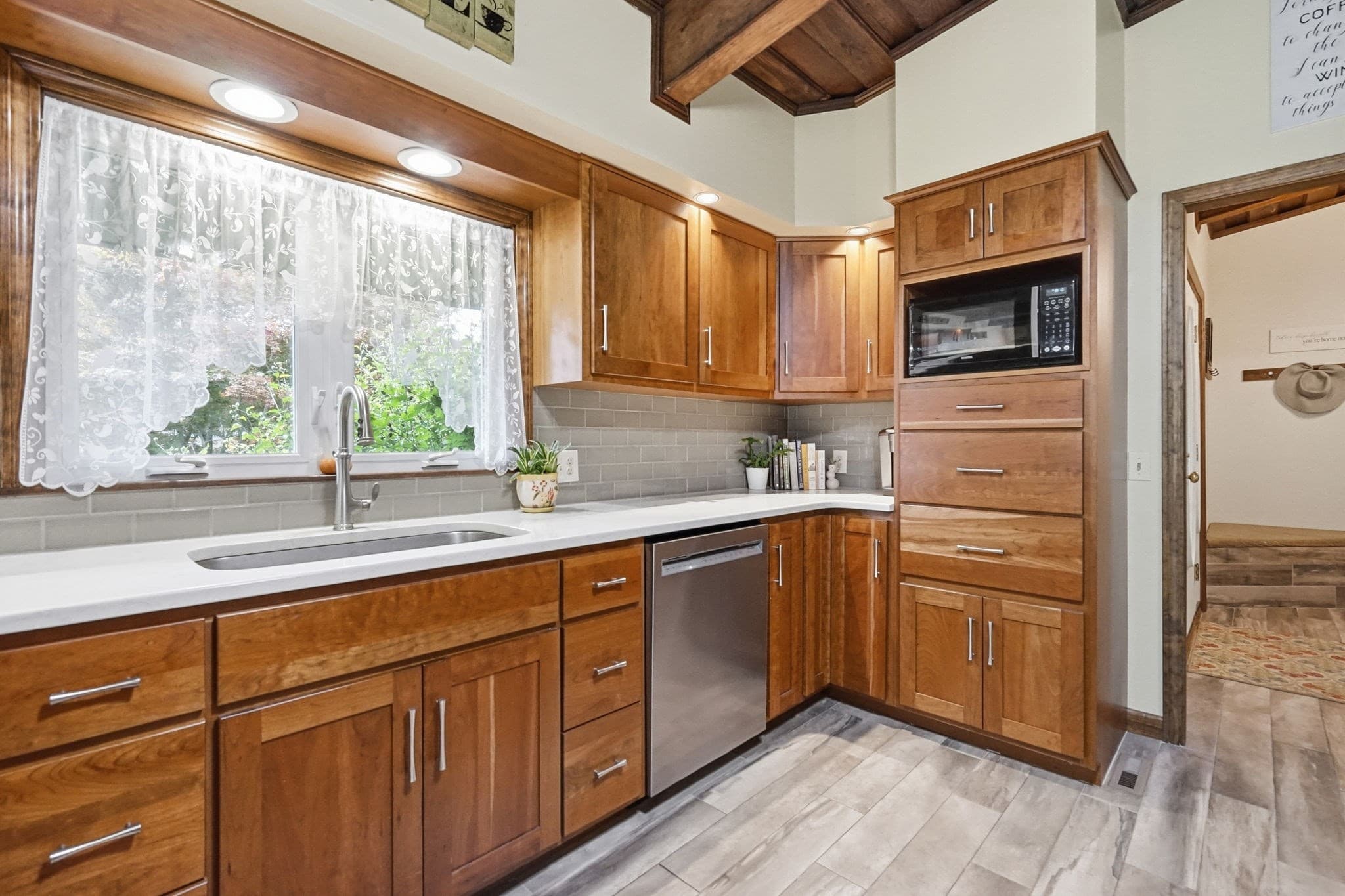 Single Family Residence at 10 Circle Dr, Wilbraham MA 01095, Wilbraham, photo 9 of 36