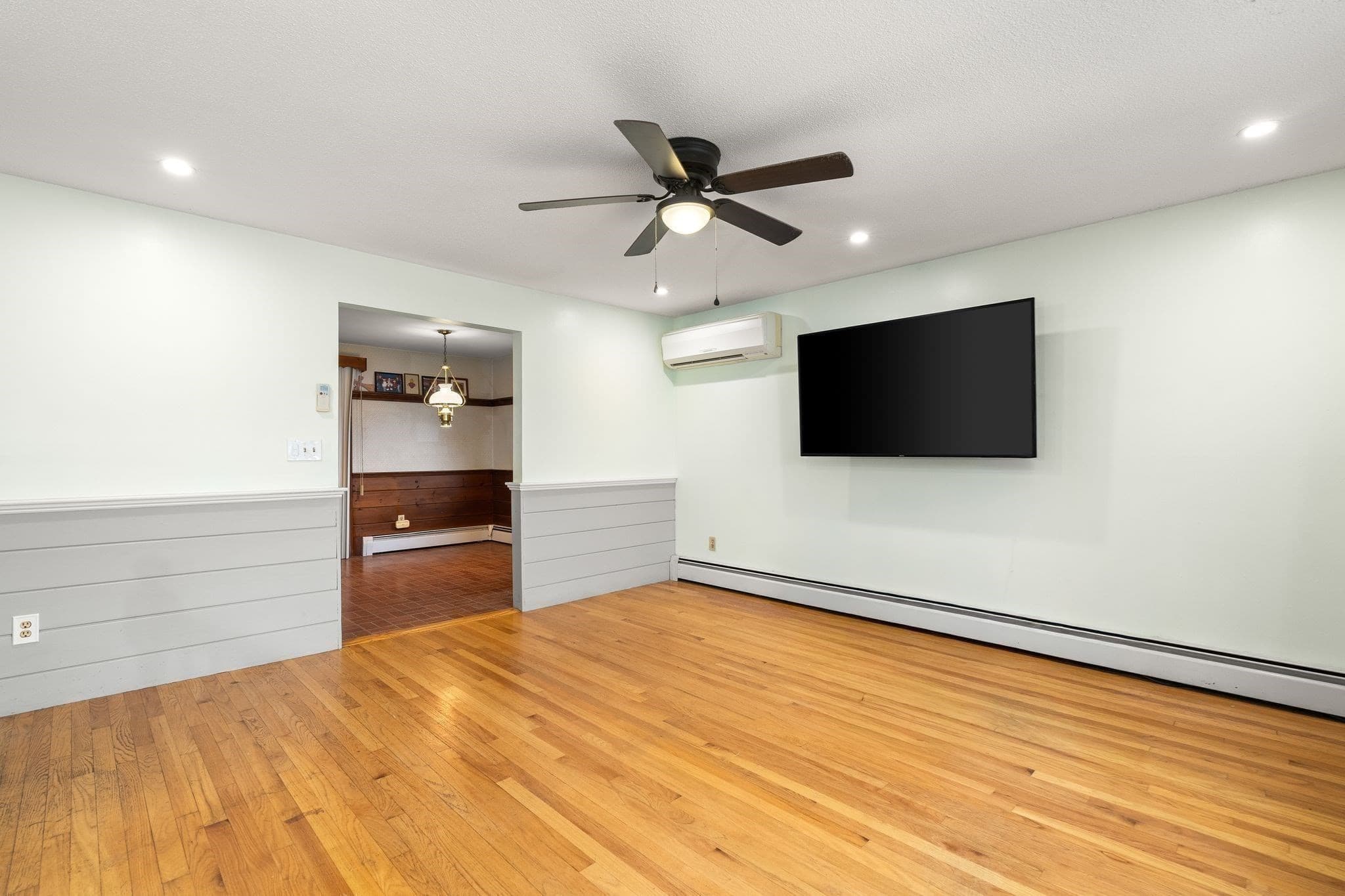 Single Family Residence at 22 Crestshire Drive, Lawrence MA 01843, Lawrence, photo 7 of 34