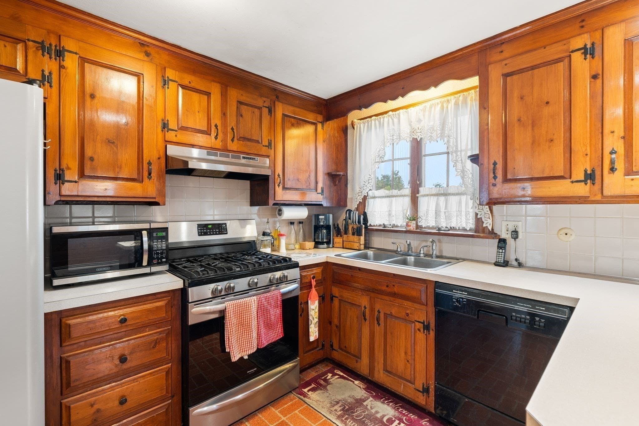Single Family Residence at 22 Crestshire Drive, Lawrence MA 01843, Lawrence, photo 9 of 34