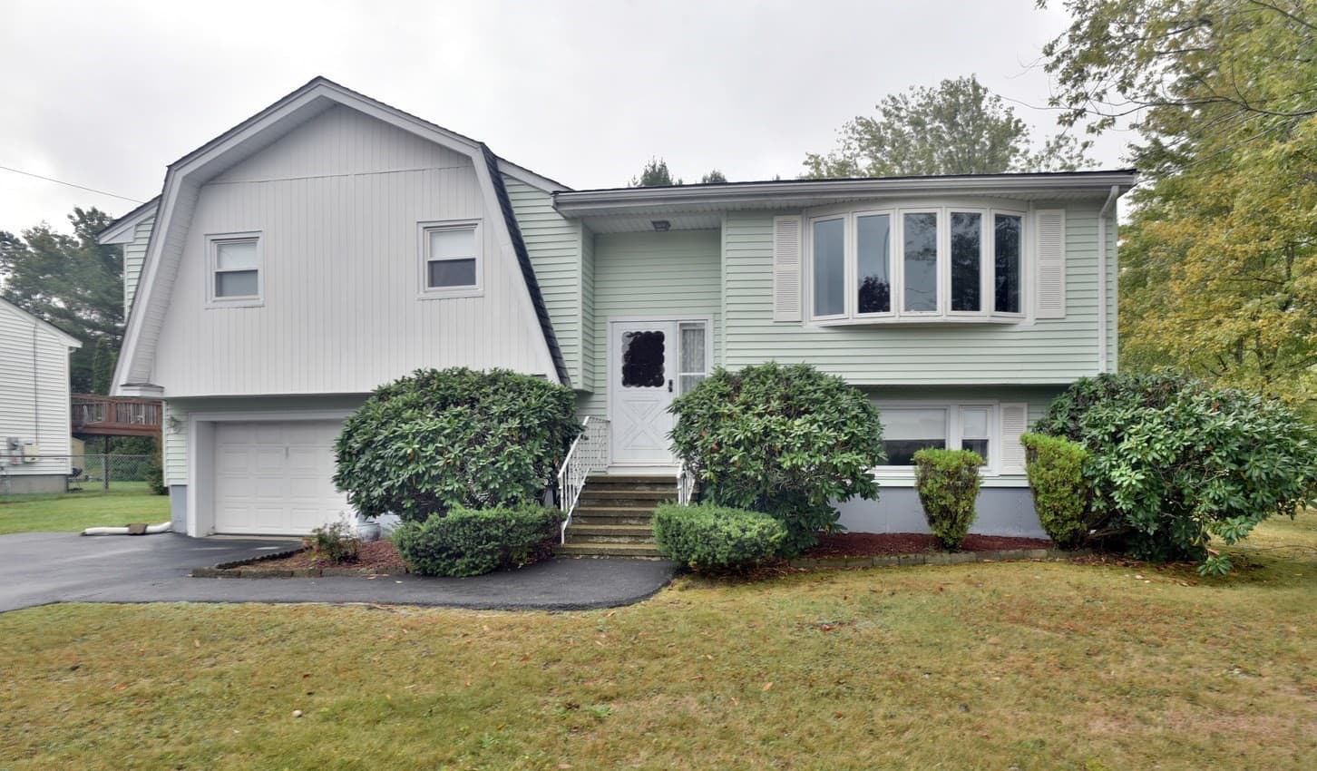 18 Delorenzo Dr, Randolph MA 02368