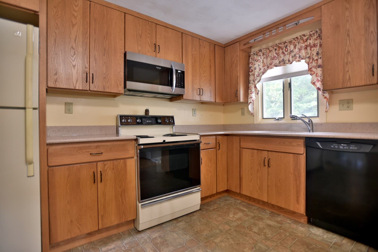 Single Family Residence at 18 Delorenzo Dr, Randolph MA 02368, Randolph, photo 14 of 31