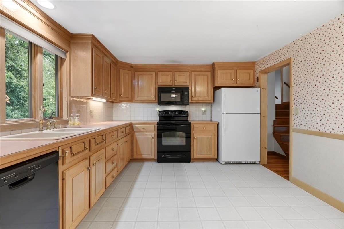 Single Family Residence at 26 Arlington Road, Burlington MA 01803, Burlington, photo 8 of 23