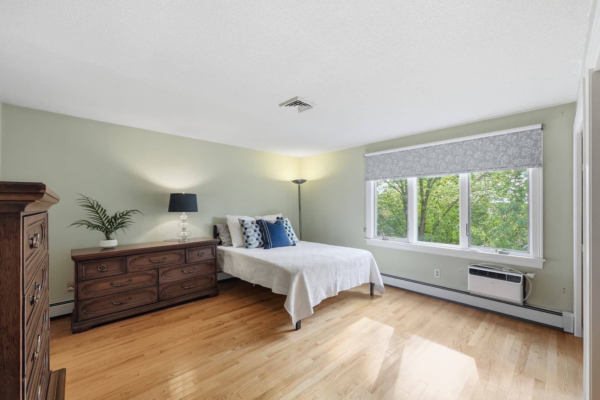 Single Family Residence at 36 Goldenview Drive, West Springfield MA 01089, West Springfield, photo 13 of 38