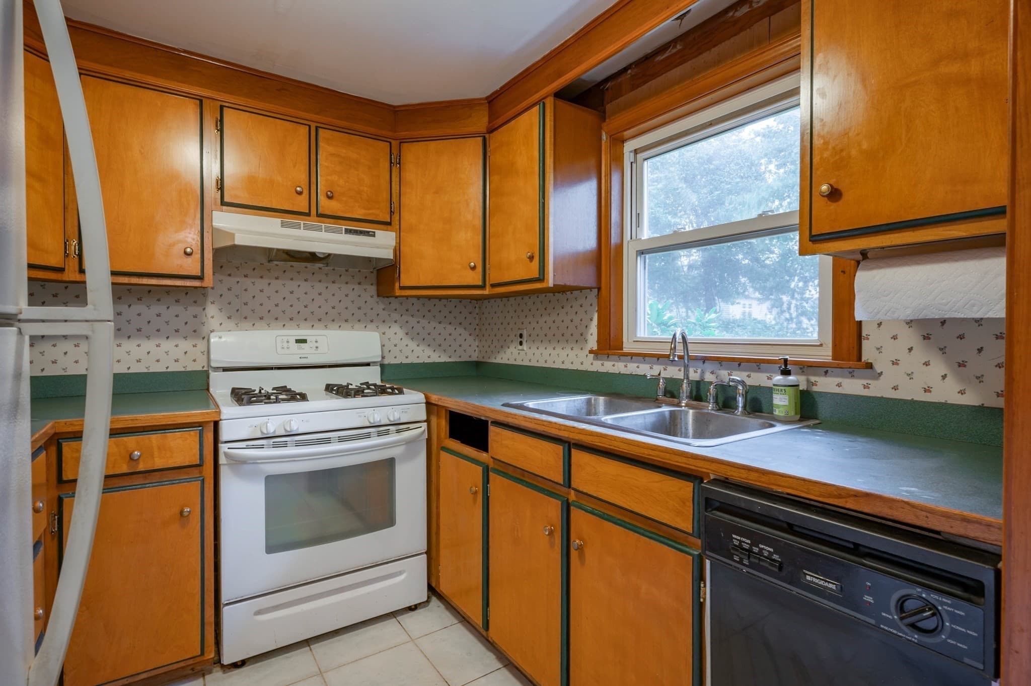 Single Family Residence at 5 Martin Dr, Billerica MA 01821, Billerica, photo 4 of 35