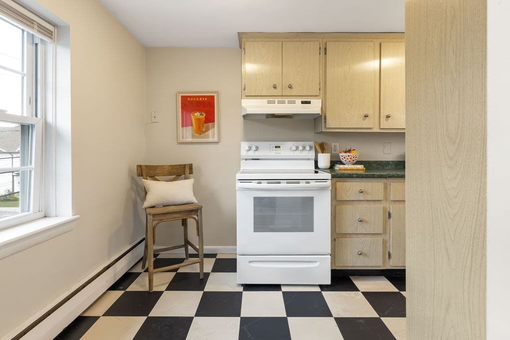 Condominium at 210 Hillside Ave # 32, Needham MA 02494, Needham, photo 6 of 22