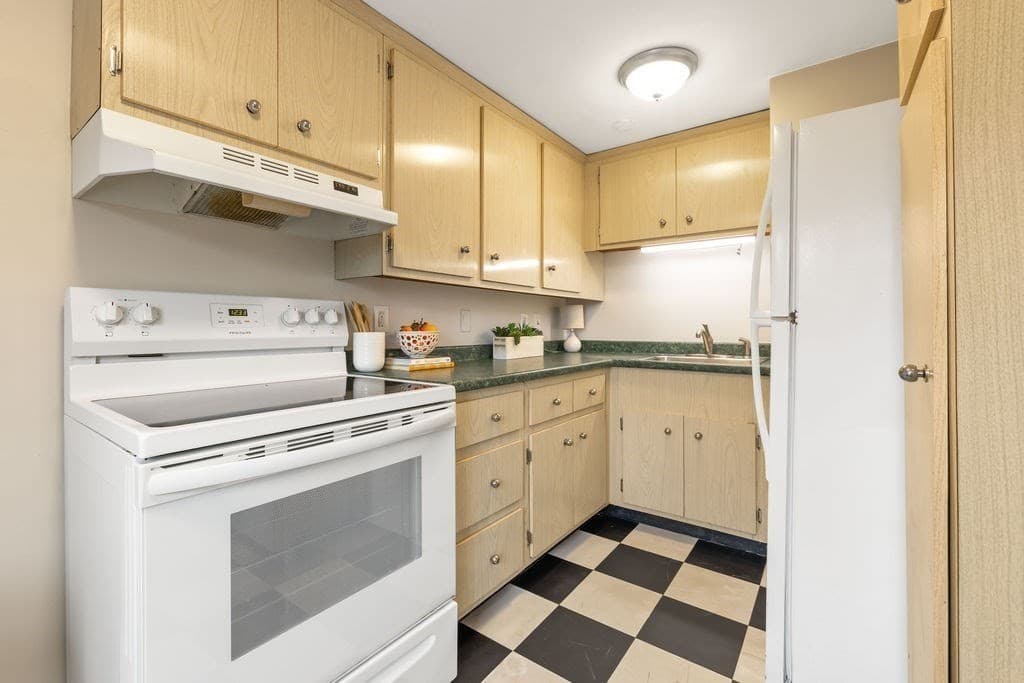 Condominium at 210 Hillside Ave # 32, Needham MA 02494, Needham, photo 7 of 22