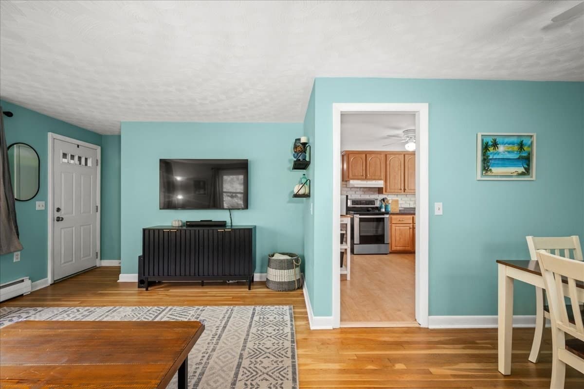 Single Family Residence at 58 Putnam Hill Rd, Sutton MA 01590, Sutton, photo 7 of 30