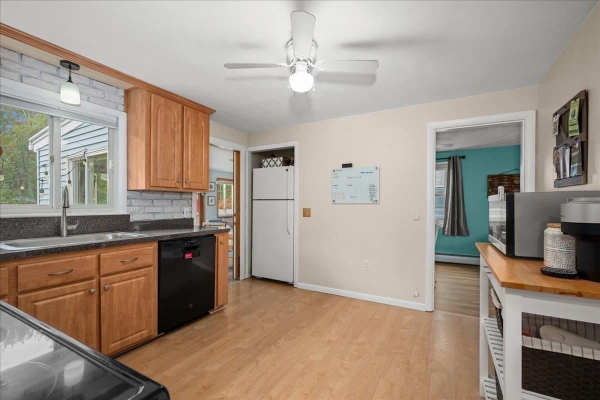 Single Family Residence at 58 Putnam Hill Rd, Sutton MA 01590, Sutton, photo 5 of 30