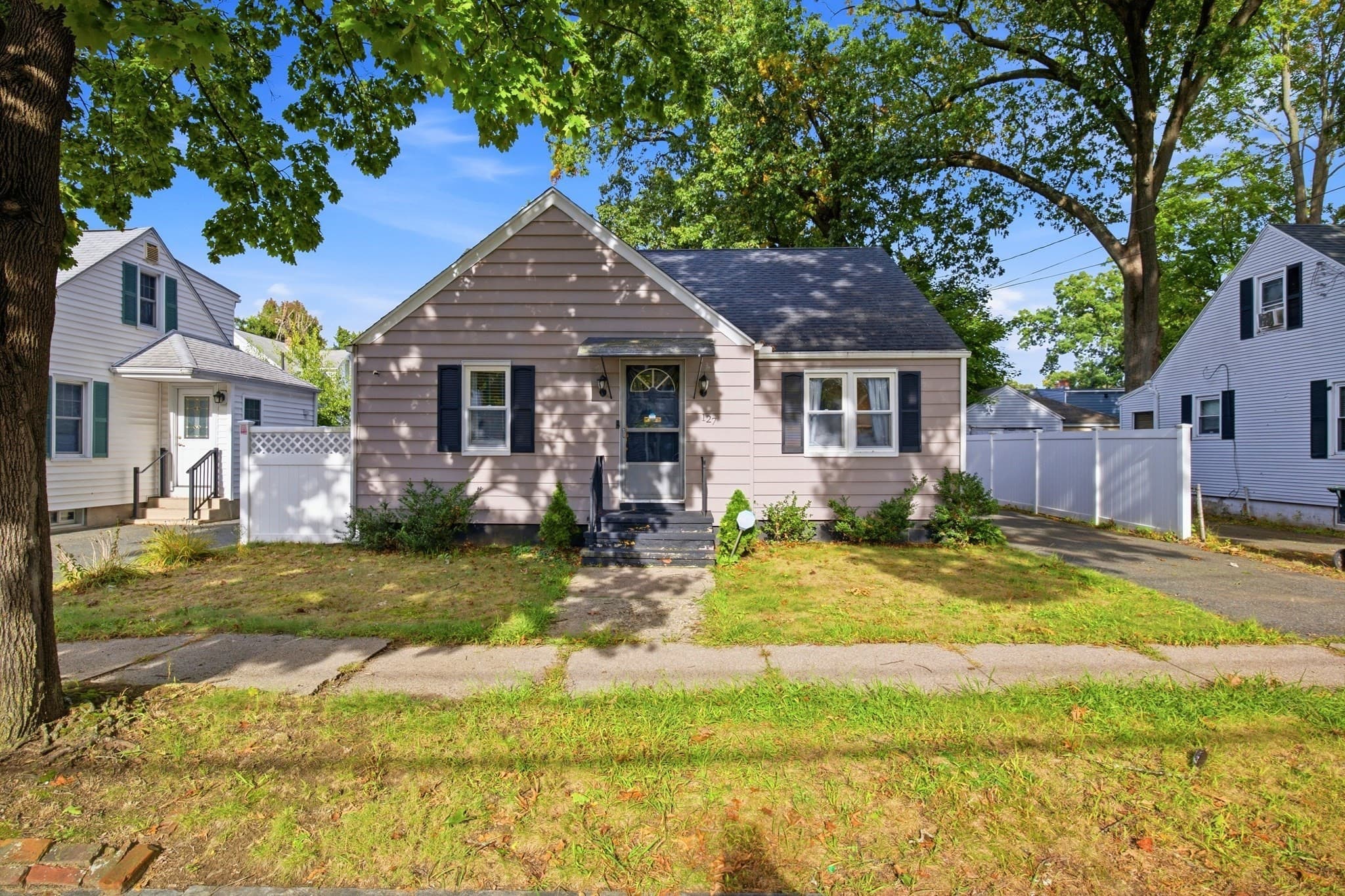 Single Family Residence at 127 Shawmut St, Springfield MA 01108, Springfield, photo 2 of 24