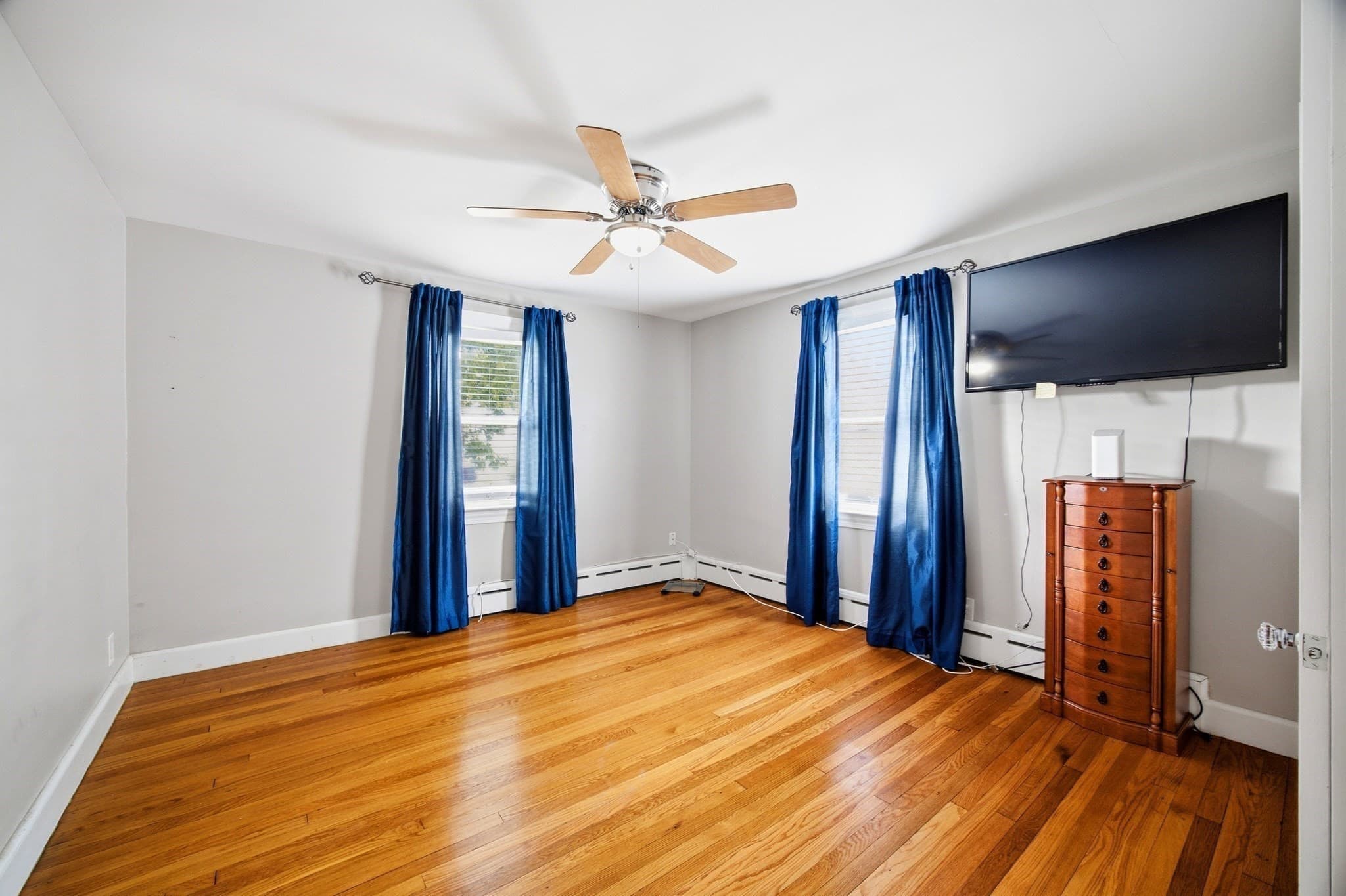 Single Family Residence at 127 Shawmut St, Springfield MA 01108, Springfield, photo 10 of 24