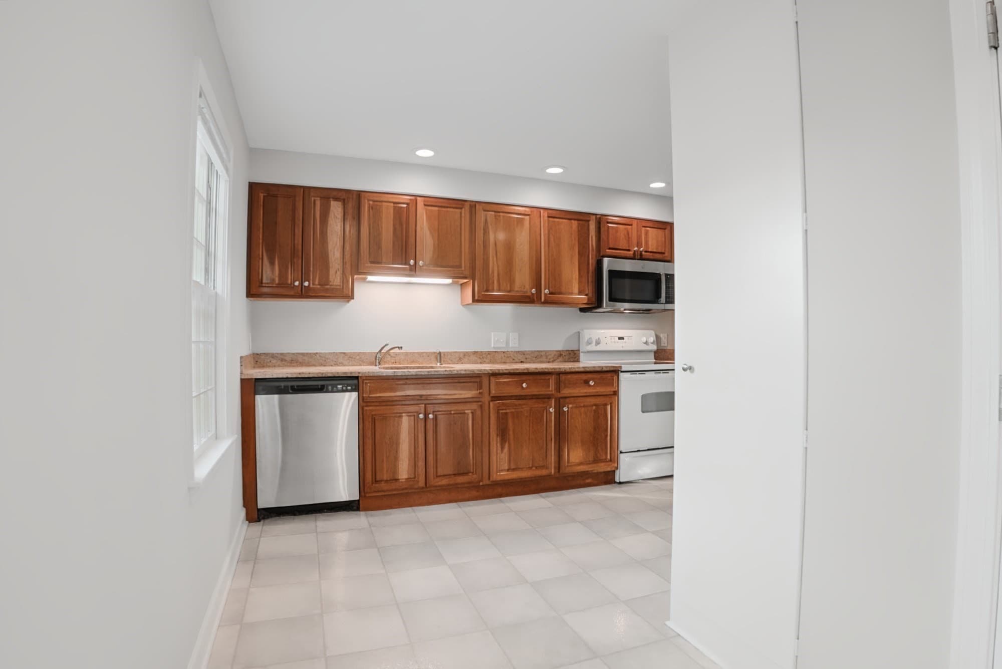 Condominium at 18 Muster Court # 18, Lexington MA 02420, Lexington, photo 12 of 28