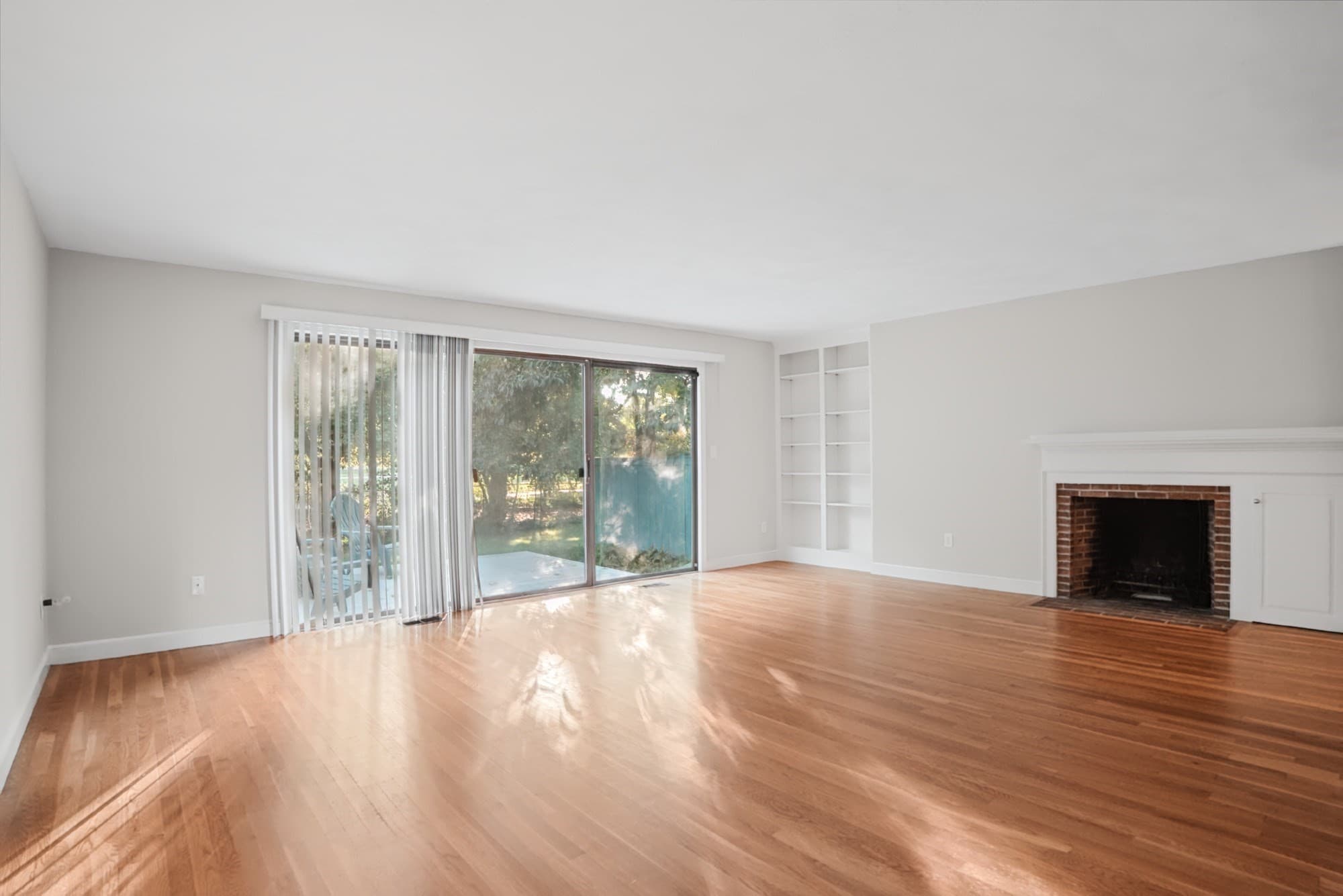 Condominium at 18 Muster Court # 18, Lexington MA 02420, Lexington, photo 3 of 28