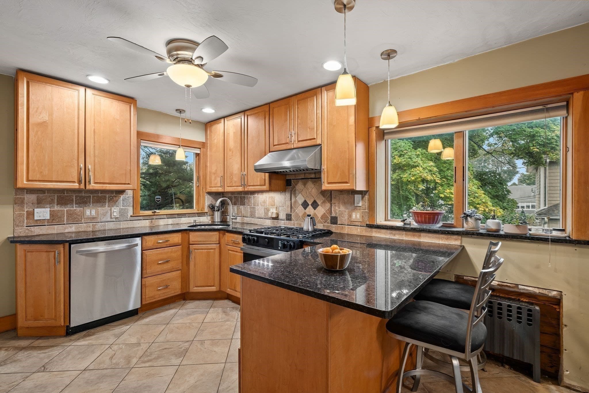 Single Family Residence at 102 Elliot Ave, Quincy MA 02171, Quincy, photo 7 of 40