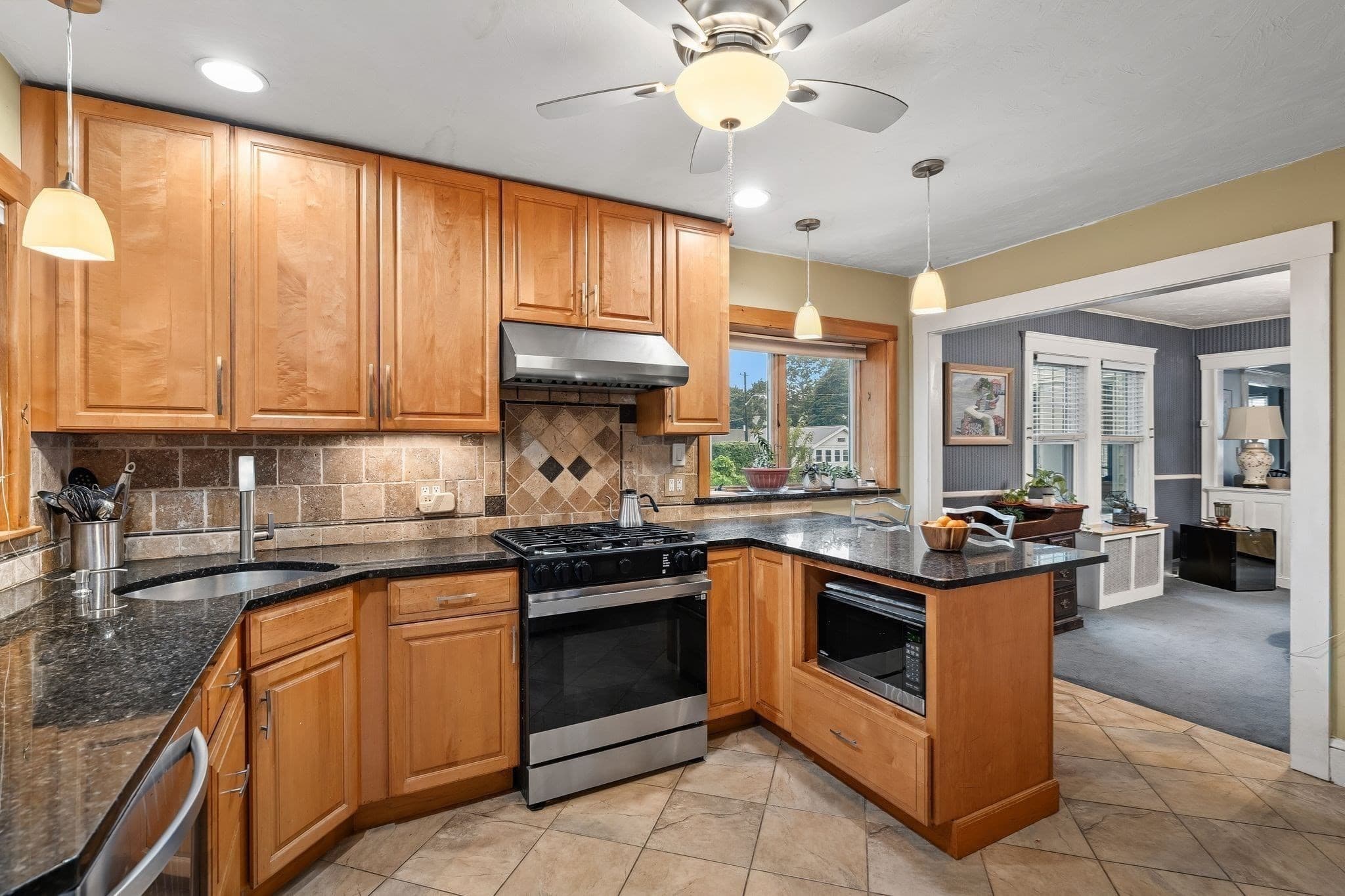 Single Family Residence at 102 Elliot Ave, Quincy MA 02171, Quincy, photo 5 of 40