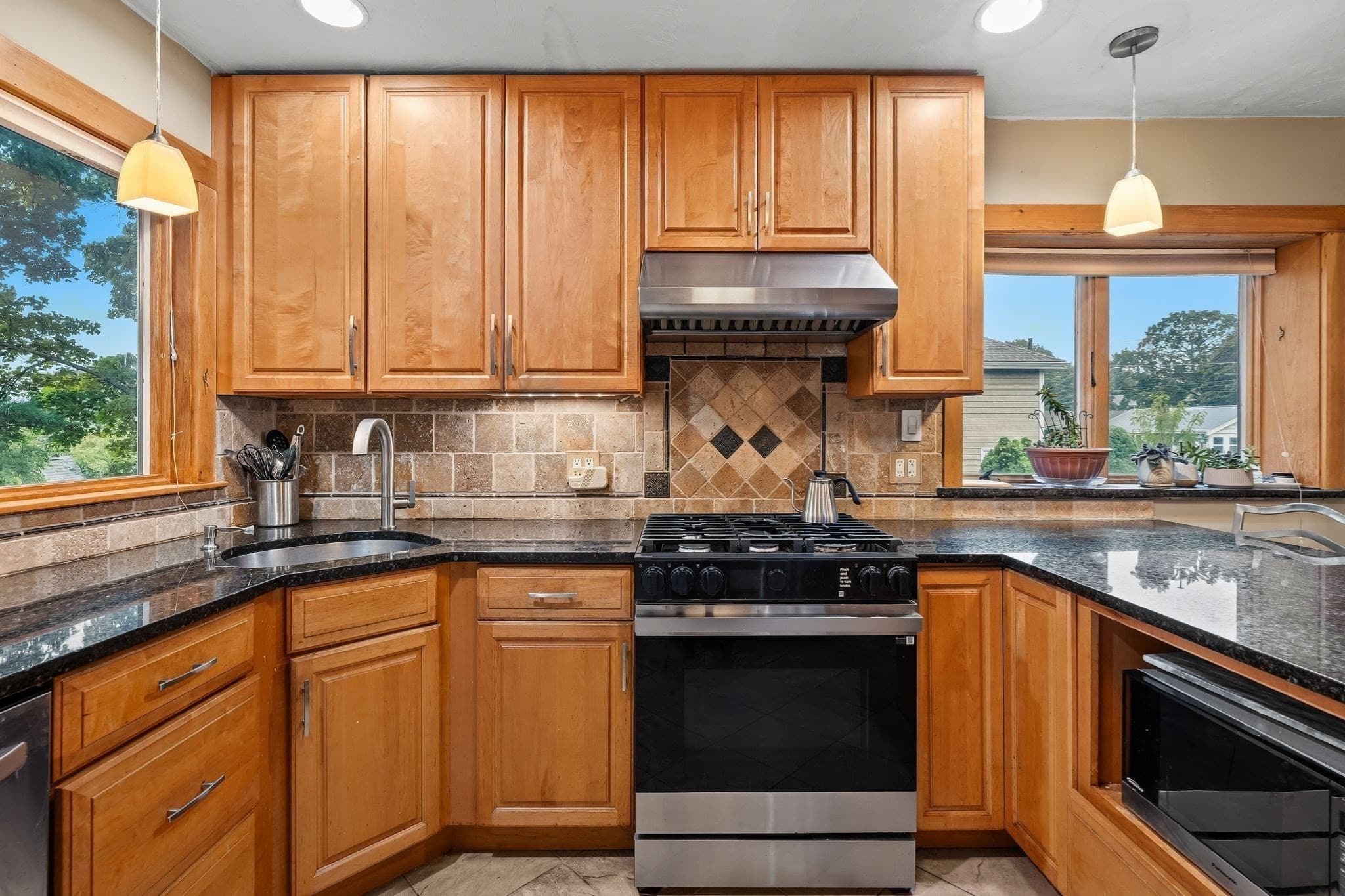 Single Family Residence at 102 Elliot Ave, Quincy MA 02171, Quincy, photo 8 of 40