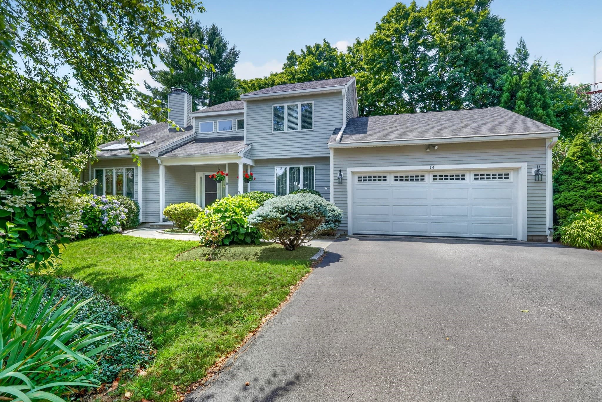 14 Mulberry Ln, Canton MA 02021