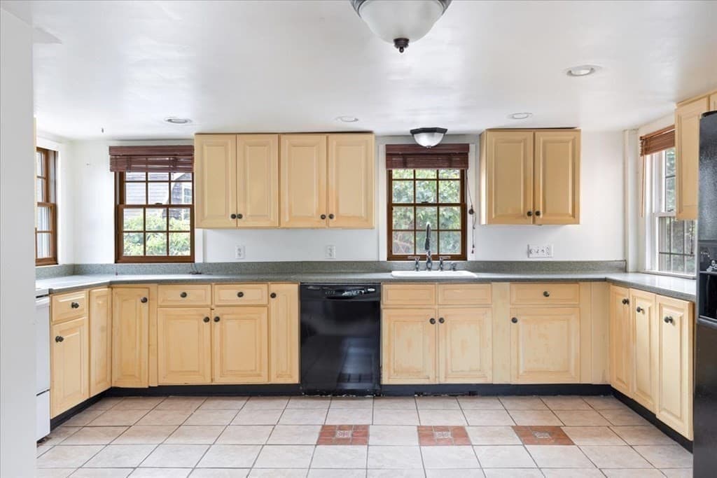 Single Family Residence at 218 Sandwich St, Plymouth MA 02360, photo 13 of 38