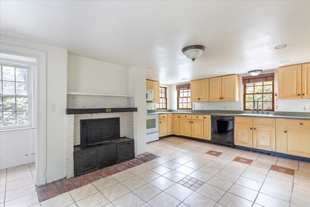 Single Family Residence at 218 Sandwich St, Plymouth MA 02360, Plymouth, photo 16 of 38