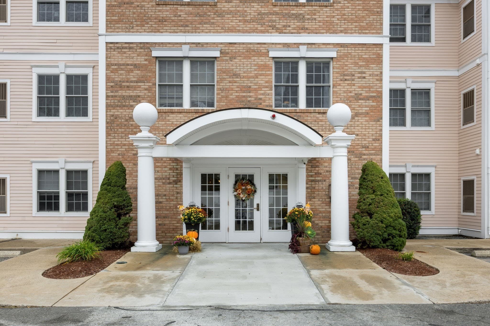 Condominium at 1 Millbrook Lane # 314, Wakefield MA 01880, Wakefield, photo 2 of 25