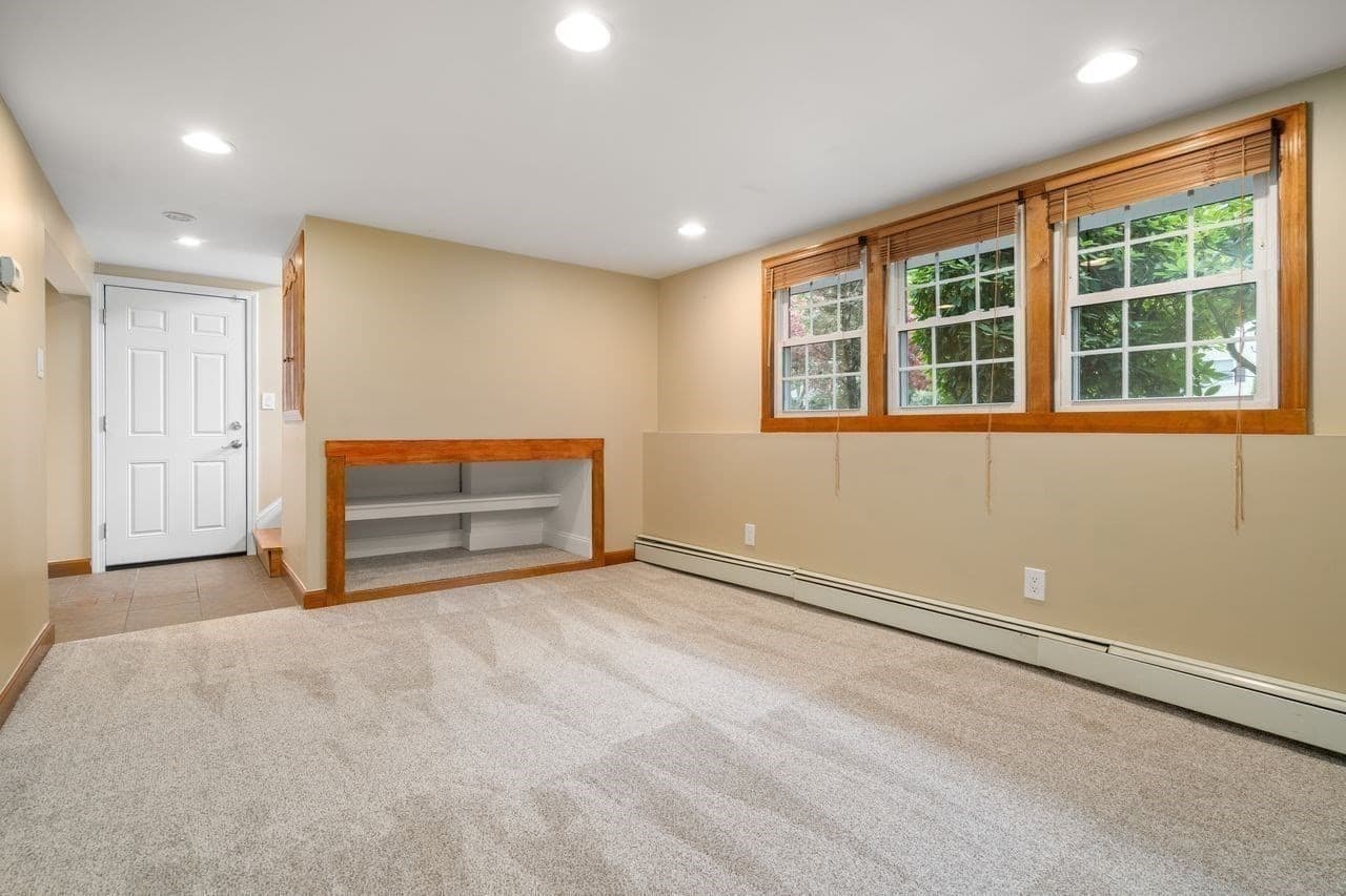 Single Family Residence at 10 Millbrook Dr, Plainville MA 02762, Plainville, photo 16 of 21