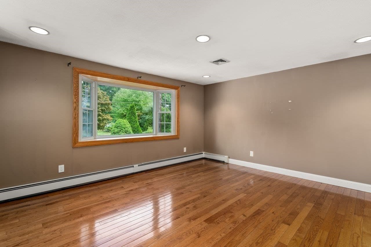 Single Family Residence at 10 Millbrook Dr, Plainville MA 02762, Plainville, photo 11 of 21