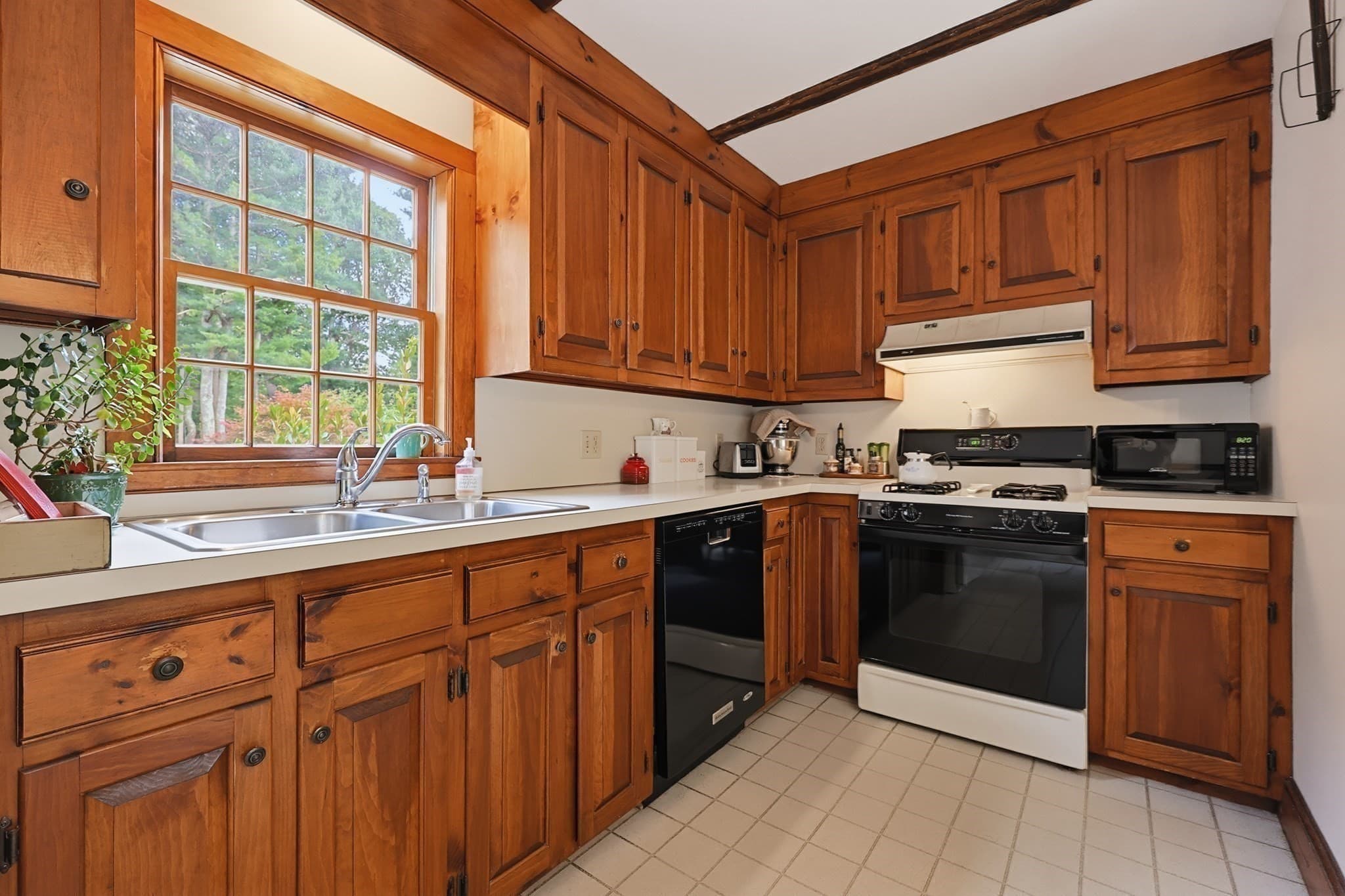 Single Family Residence at 681 Washington St, Pembroke MA 02359, Pembroke, photo 7 of 20