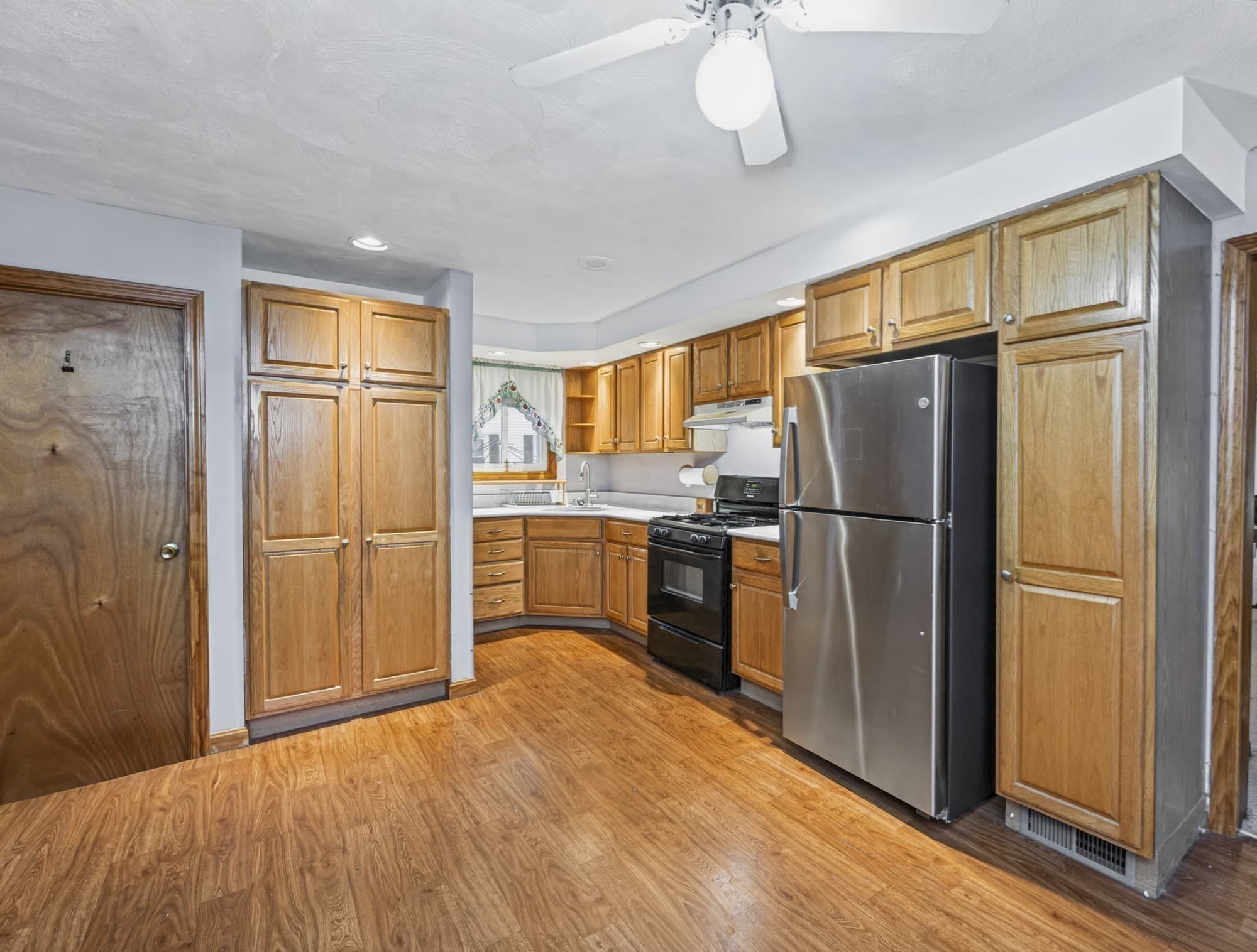 Single Family Residence at 100 West St, Lowell MA 01850, Lowell, photo 3 of 42