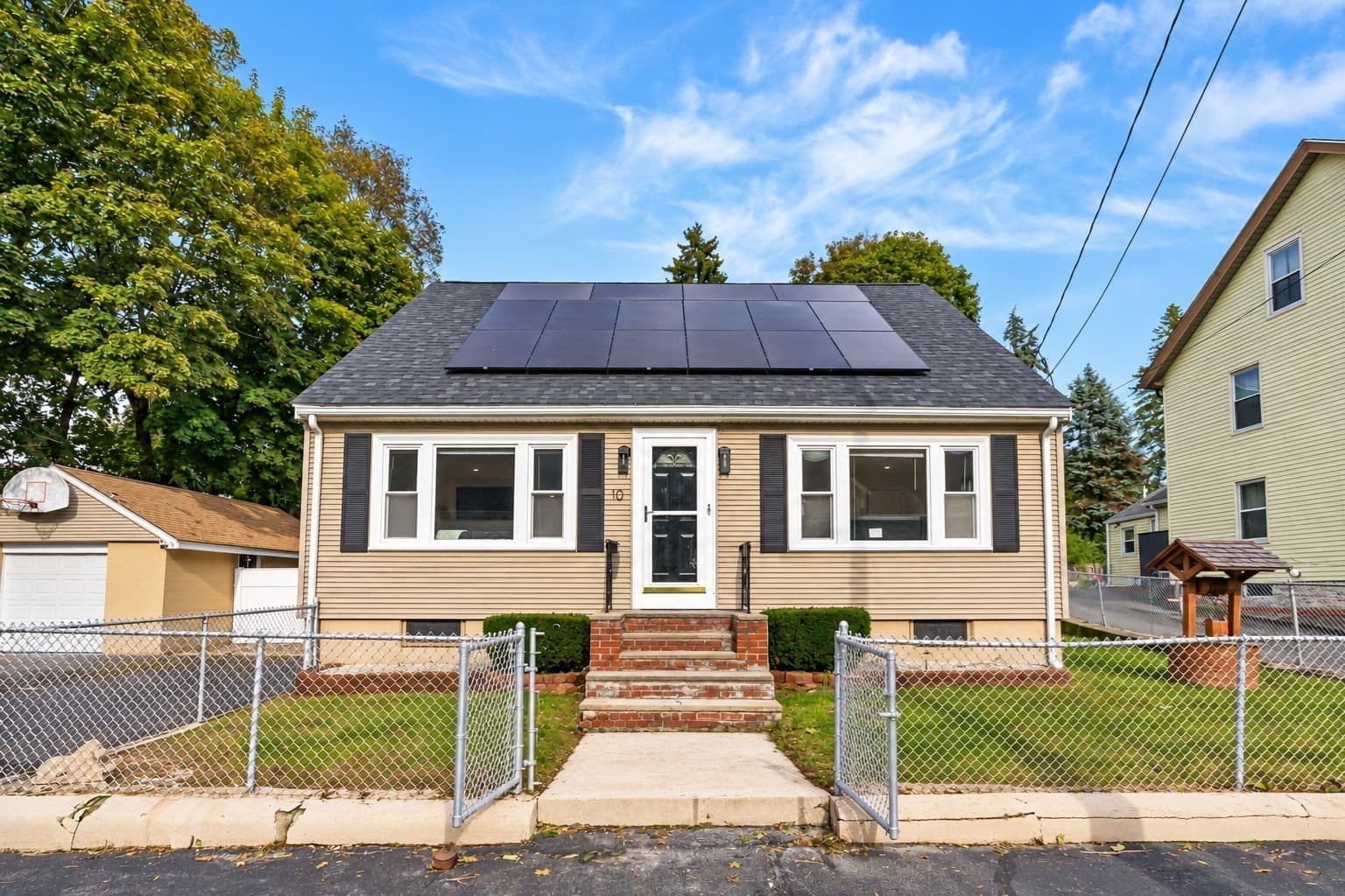 Single Family Residence at 10 Garfield Avenue, Woburn MA 01801, Woburn, photo 2 of 33