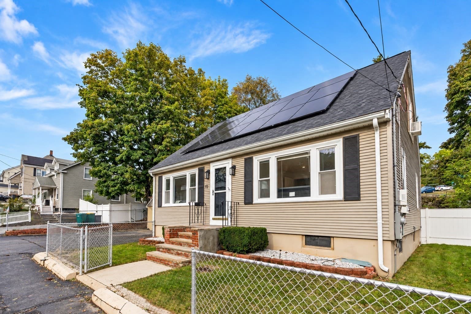 Single Family Residence at 10 Garfield Avenue, Woburn MA 01801, Woburn, photo 3 of 33