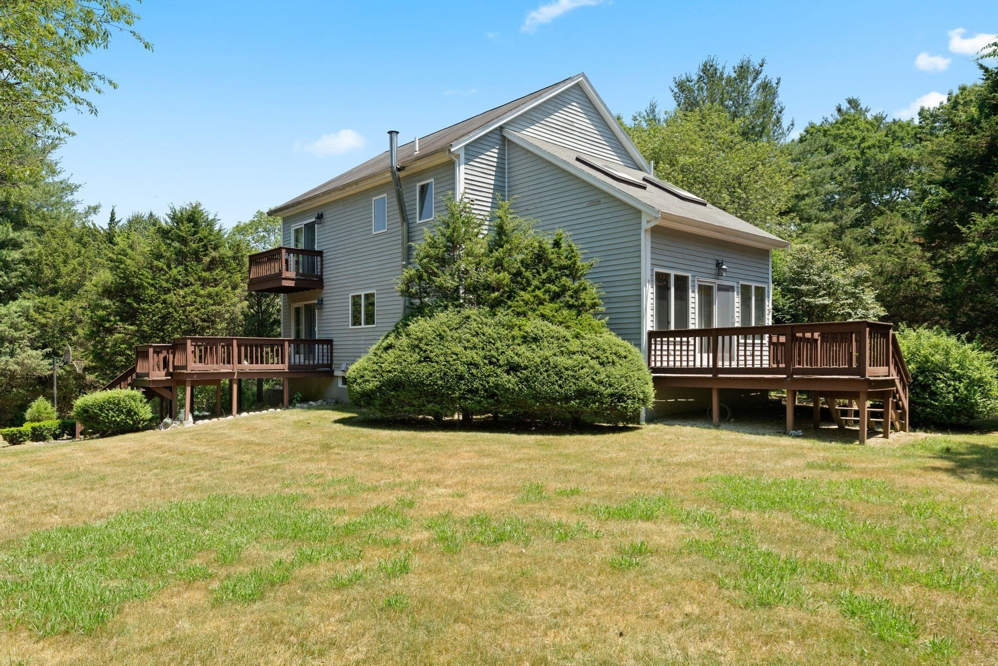 1286 Reed Rd, Dartmouth MA 02747