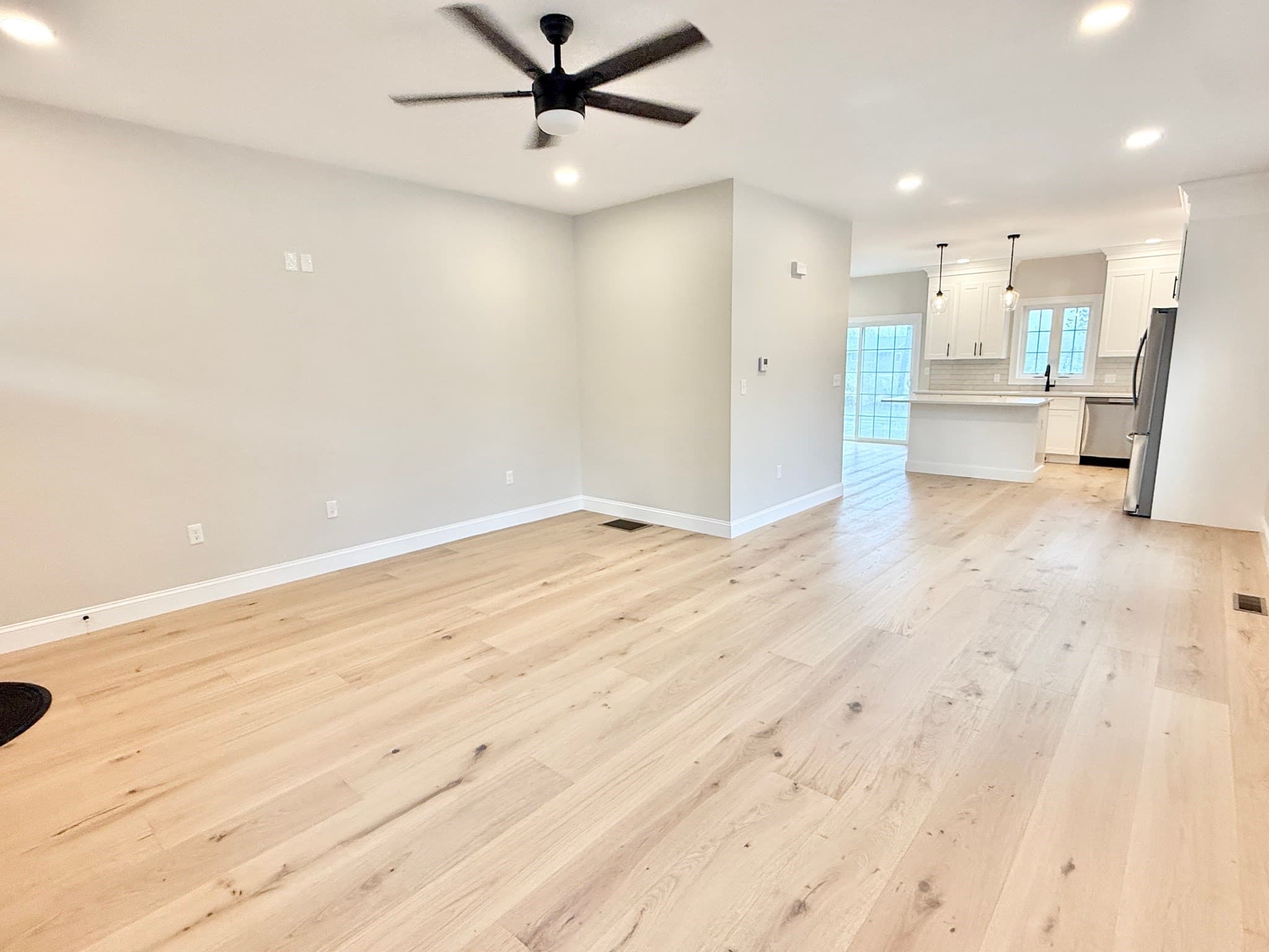 Single Family Residence at 33 Tyng Road, Tyngsborough MA 01879, Tyngsborough, photo 17 of 38