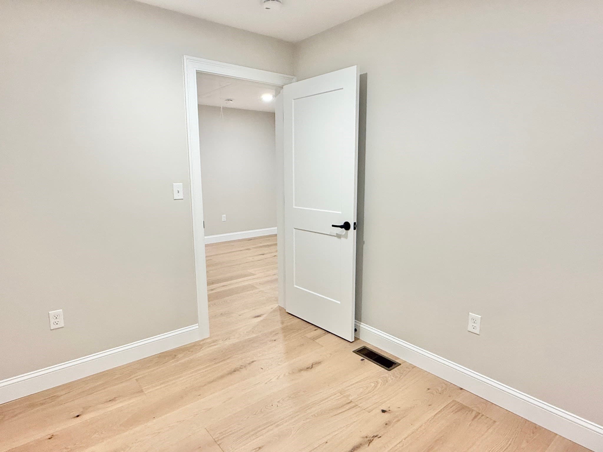 Single Family Residence at 33 Tyng Road, Tyngsborough MA 01879, Tyngsborough, photo 32 of 38