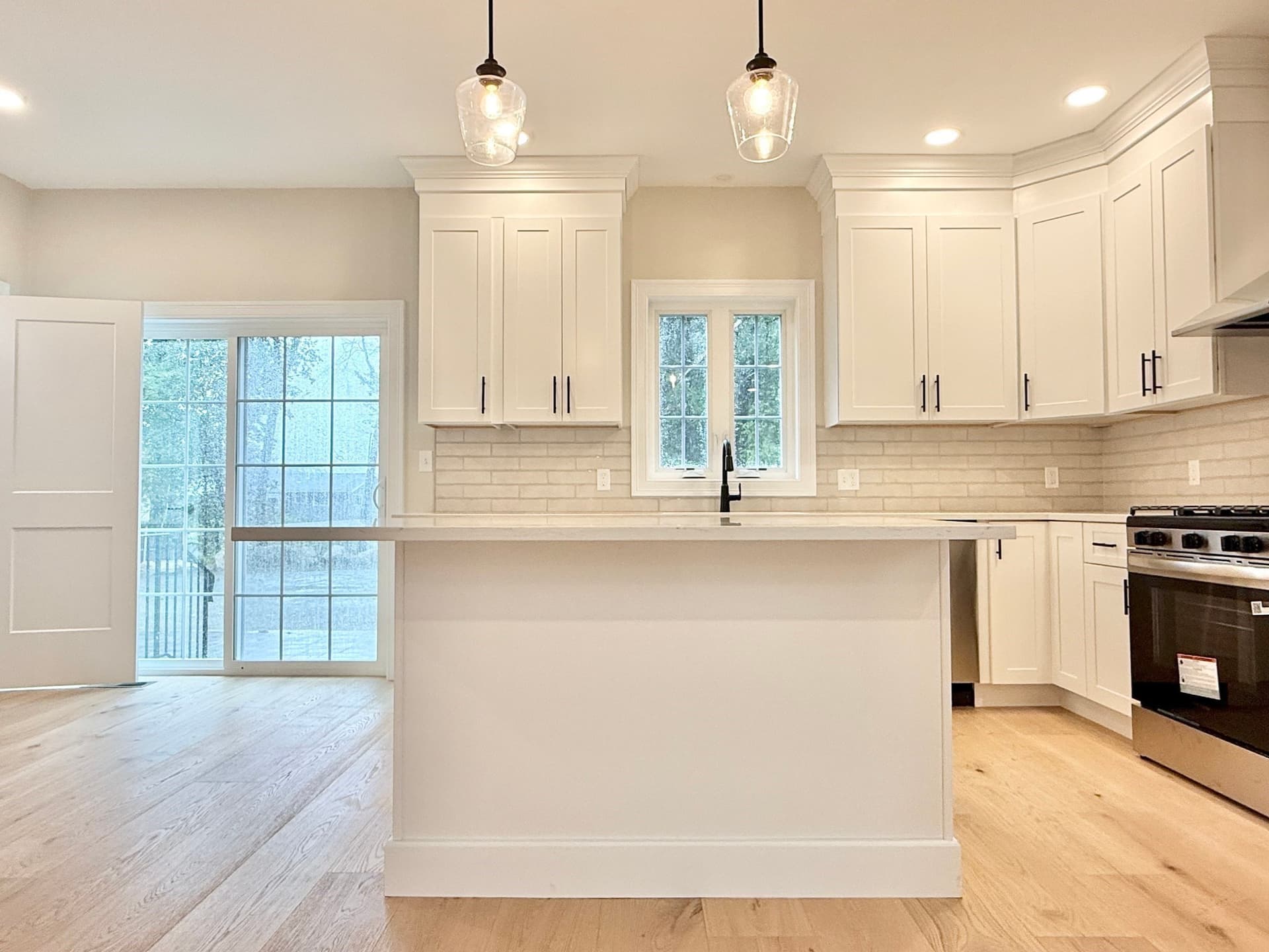 Single Family Residence at 33 Tyng Road, Tyngsborough MA 01879, photo 4 of 42