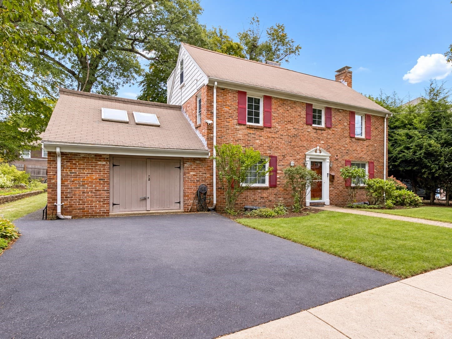 Single Family Residence at 17 Woodhaven Rd, Newton MA 02468, Newton, photo 2 of 28