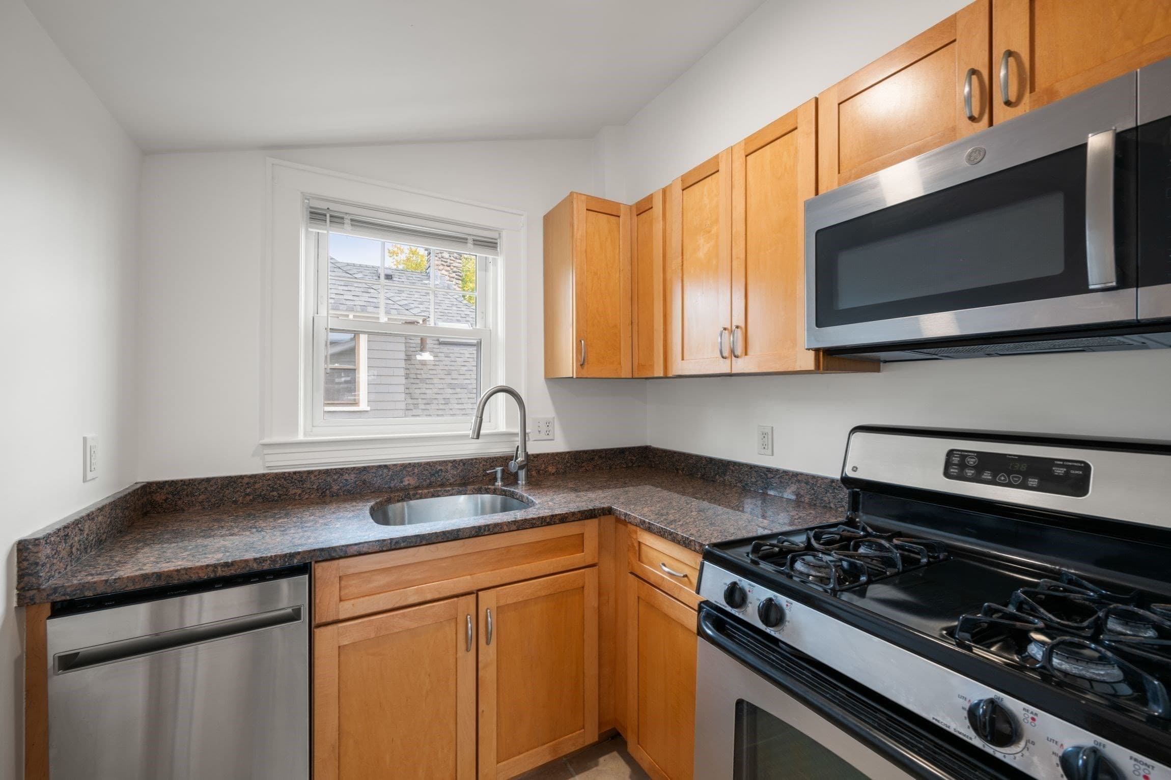 Condominium at 14 Notre Dame Ave # C, Cambridge MA 02140, Cambridge, photo 14 of 29